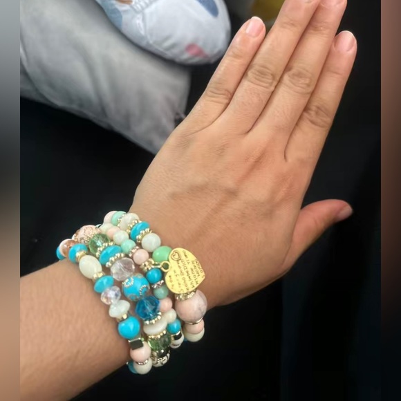 Beautiful Layered Bracelet Set. “I ❤️ U” on gold charm said in many languages - Picture 5 of 9